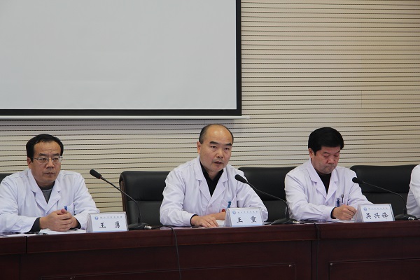 577f66b9320e1.jpg 獨山子醫(yī)院王重院長.jpg